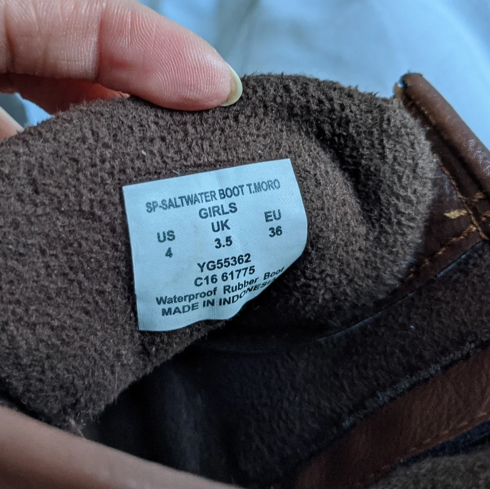 Sperry girl saltwater boots size 4